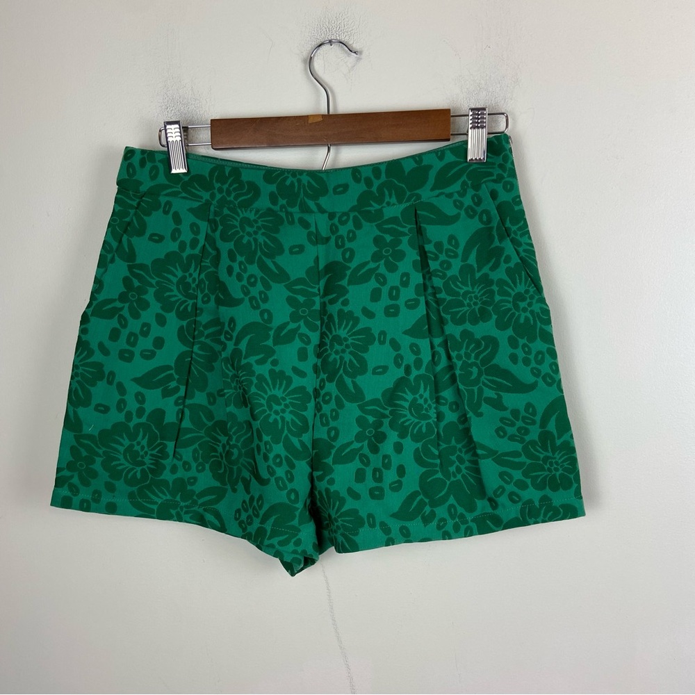 English Factory Green Tailored High Rise Floral Shorts‎ NWT Size Large Pleated
